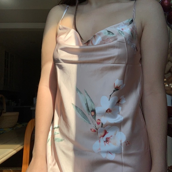 Cute silk princess poly dress - Picture 3 of 4
